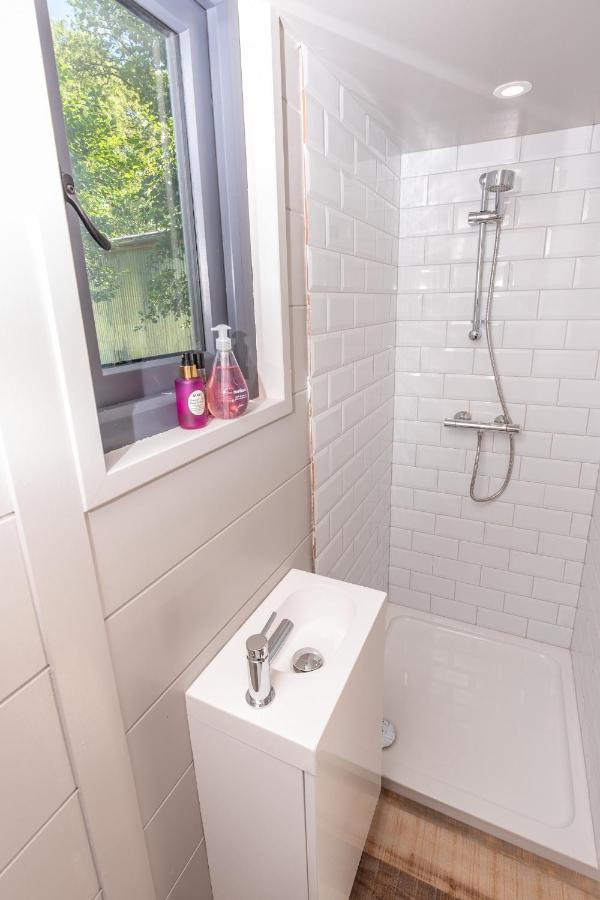 Sunset Cabins - Studio Pod-Sleeps 3-Tjsssc Barnstaple Exterior photo